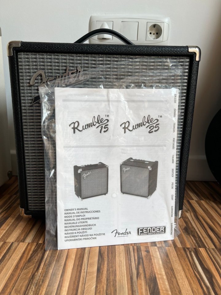 FENDER RUMBLE BASS 15 de segunda mano · Foto 5 de 5 · Alicante · 90 €