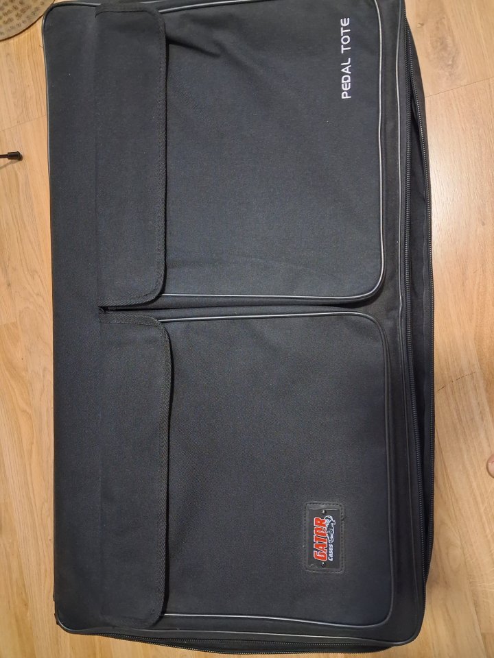 Gator GPT-PRO-PWRPedalboard with Bag Gator de segunda mano · Foto 1 de 8 · Madrid · 90 €