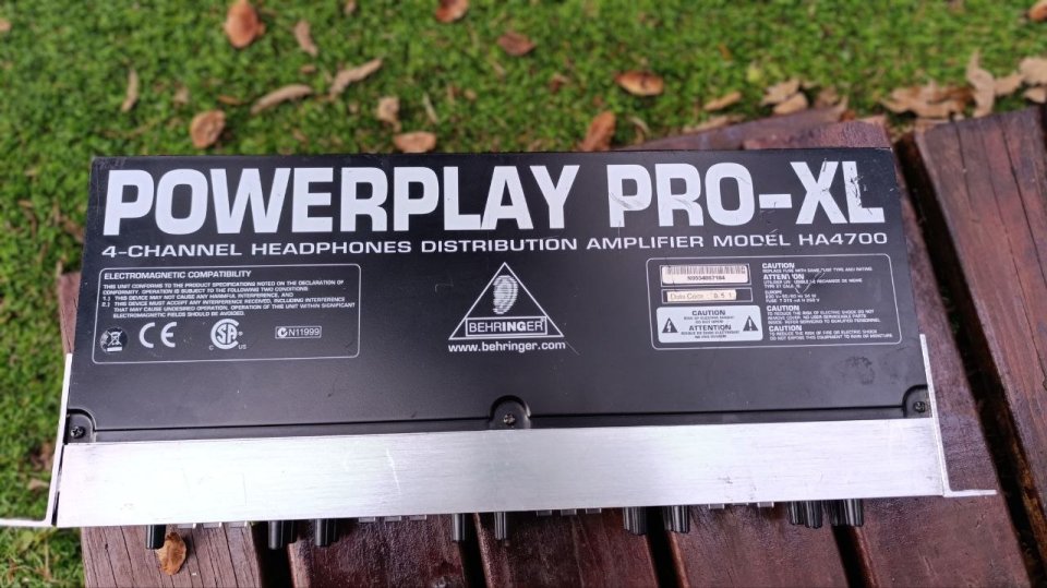 Behringer Powerplay PRO-XL HA4700 Amplificador distribuidor de auriculares de segunda mano · Foto 7 de 7 · Barcelona · 50 €