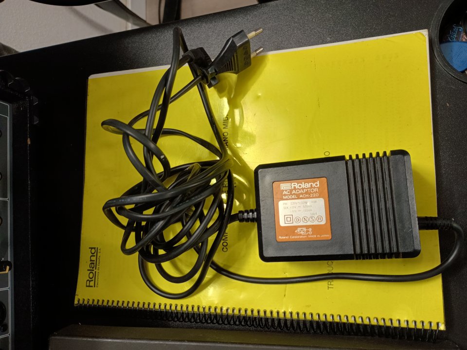 Caja de ritmos Roland R-8