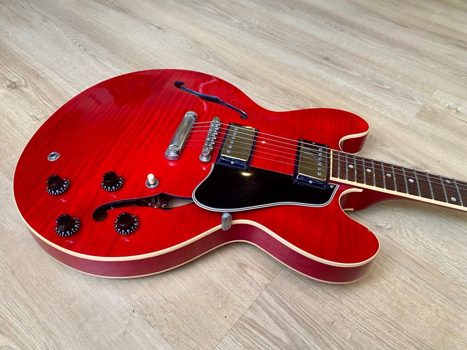 Gibson Memphis ES-335 Dot 2007 Gloss Figured Cherry de segunda mano · Foto 2 de 10 · Pontevedra · 2850 €