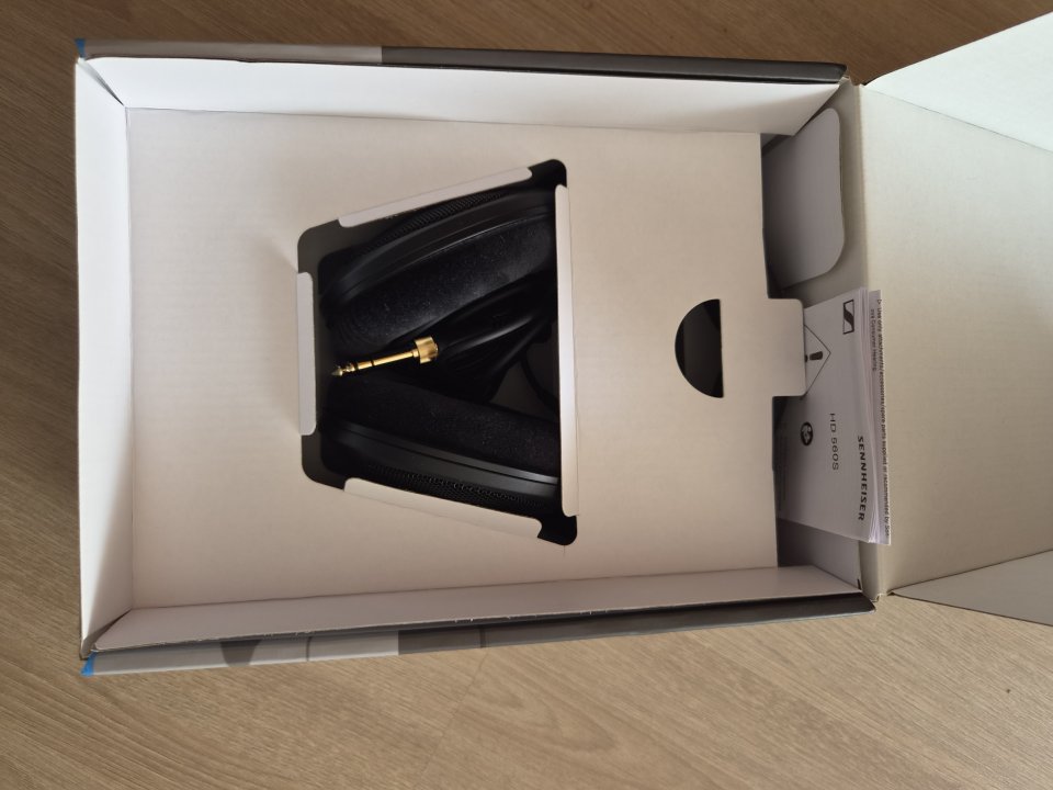Auriculares Sennheiser HD 560S de segunda mano · Foto 5 de 9 · Palencia · 85 €