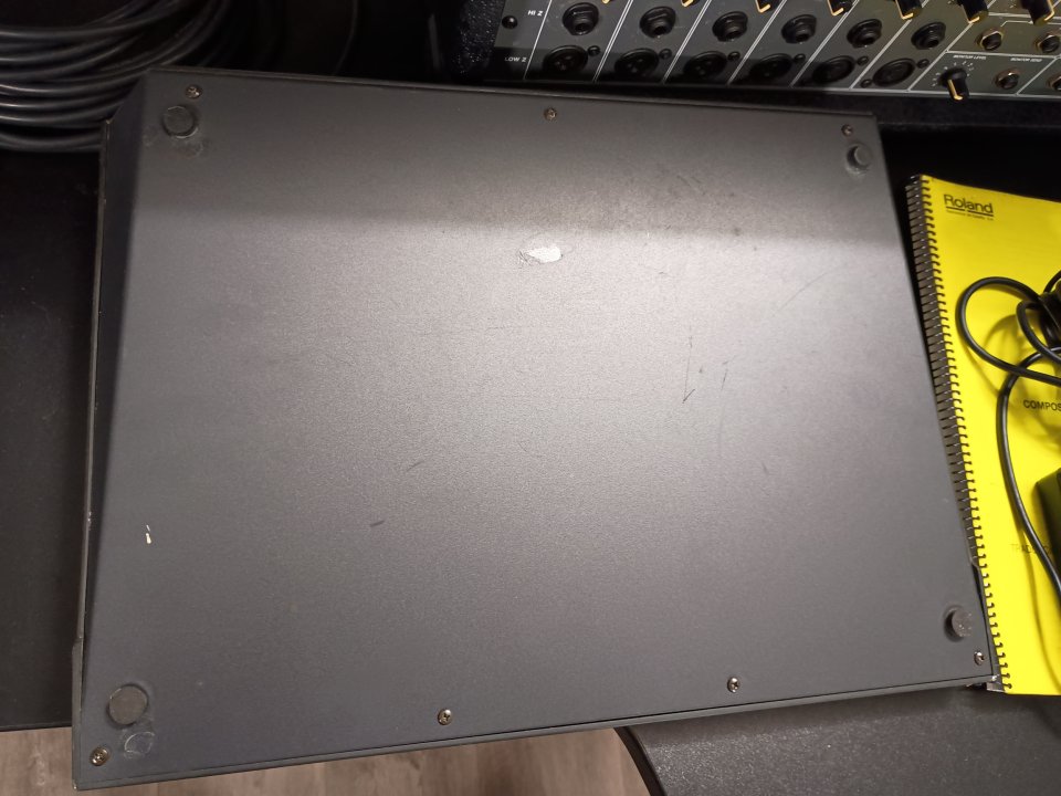 Caja de ritmos Roland R-8