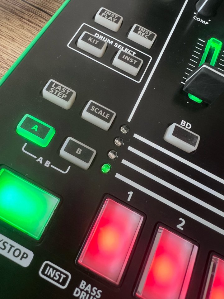 Roland tr8 de segunda mano · Foto 5 de 6 · A Coruña · 220 €