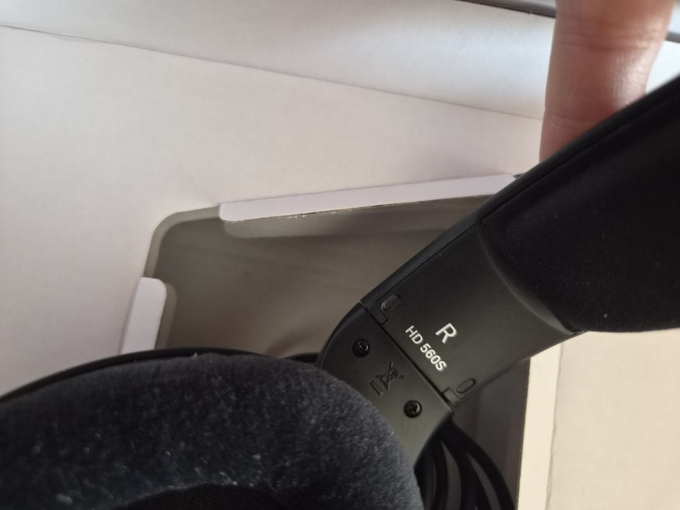 Auriculares Sennheiser HD 560S de segunda mano · Foto 7 de 9 · Palencia · 85 €