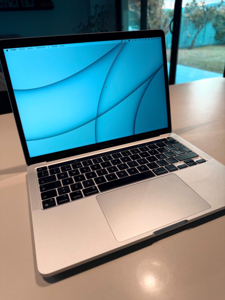 MacBook Pro 13” M1 • Touch Bar • 8 GB RAM • 256 GB