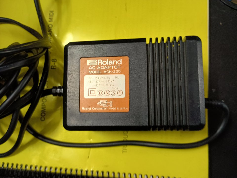 Caja de ritmos Roland R-8