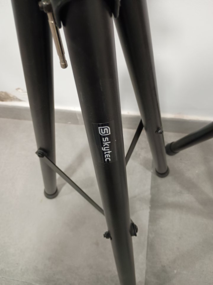 Pareja de soportes Skytec para altavoces de segunda mano · Foto 2 de 3 · Málaga · 45 €