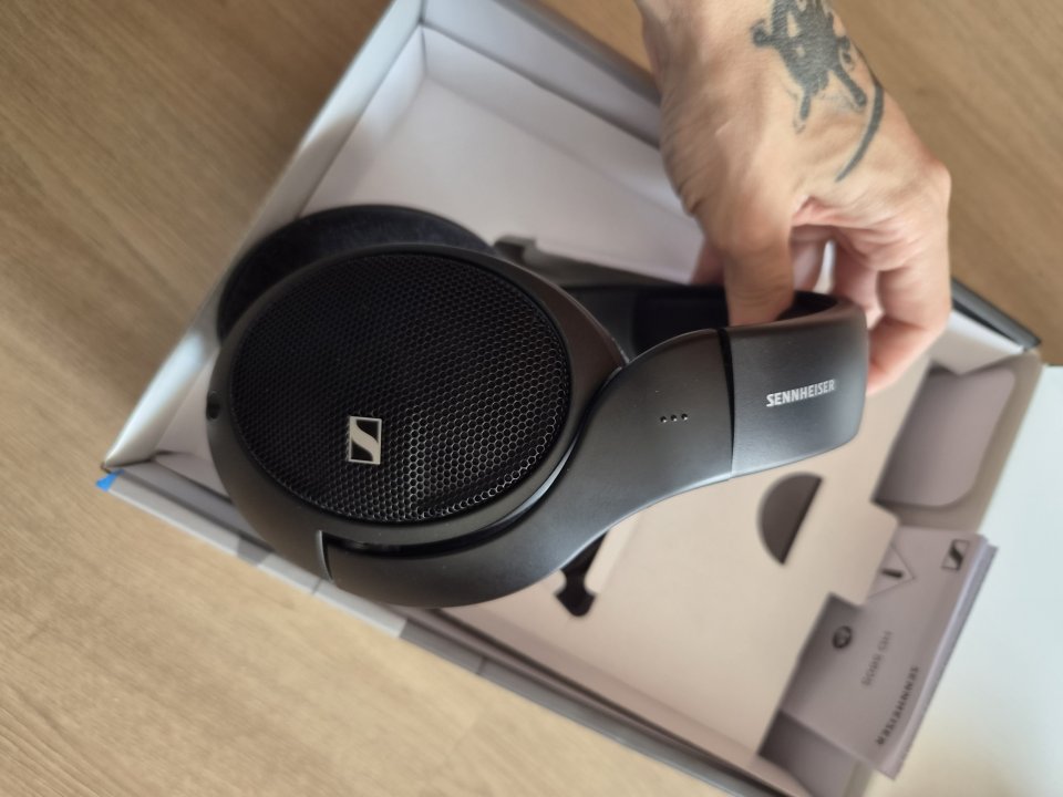 Auriculares Sennheiser HD 560S de segunda mano · Foto 6 de 9 · Palencia · 85 €