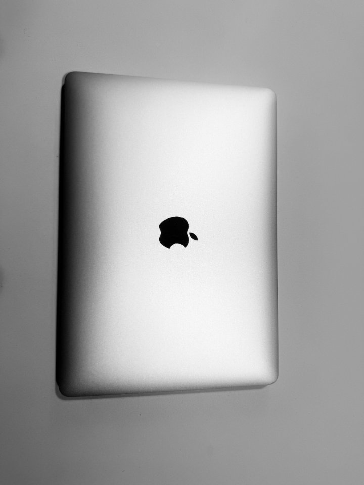 MacBook Pro 13” M1 • Touch Bar • 8 GB RAM • 256 GB