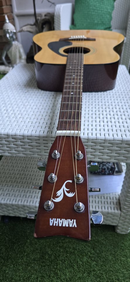 Guitarra Acústica Yamaha de segunda mano · Foto 3 de 10 · Madrid · 65 €