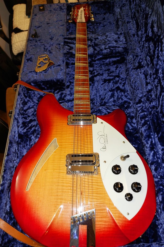 Rickenbacker 360/12 CW Signature (Carl Wilson, The Beach Boys), Edición Limitada.