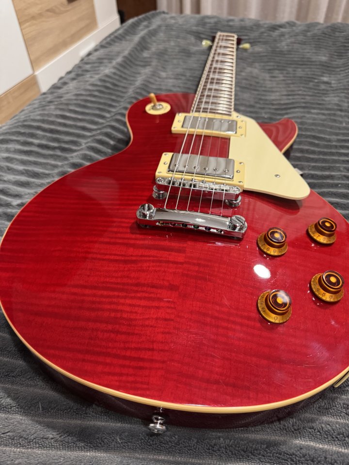 Tokai Tokai love rock Through Red