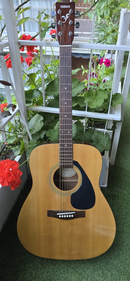 Guitarra Acústica Yamaha de segunda mano · Foto 4 de 10 · Madrid · 65 €
