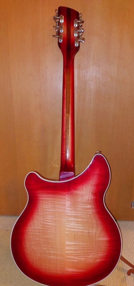 Rickenbacker 360/12 CW Signature (Carl Wilson, The Beach Boys), Edición Limitada.