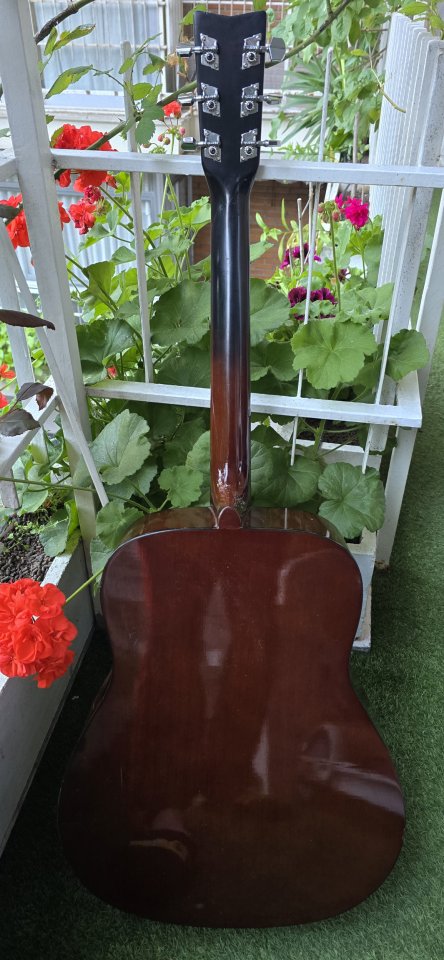 Guitarra Acústica Yamaha de segunda mano · Foto 5 de 10 · Madrid · 65 €