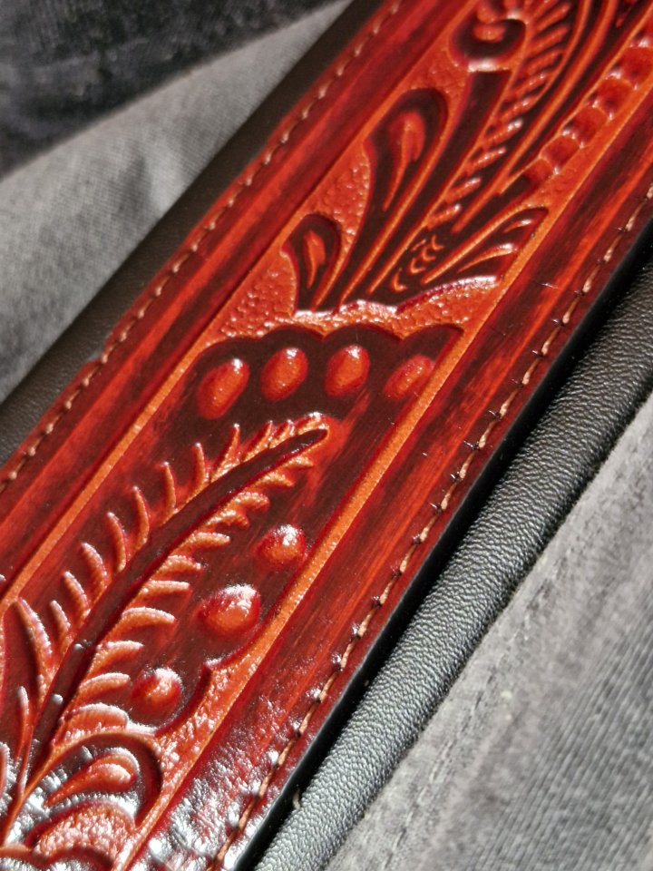 Correa guitarra de cuero trabajado