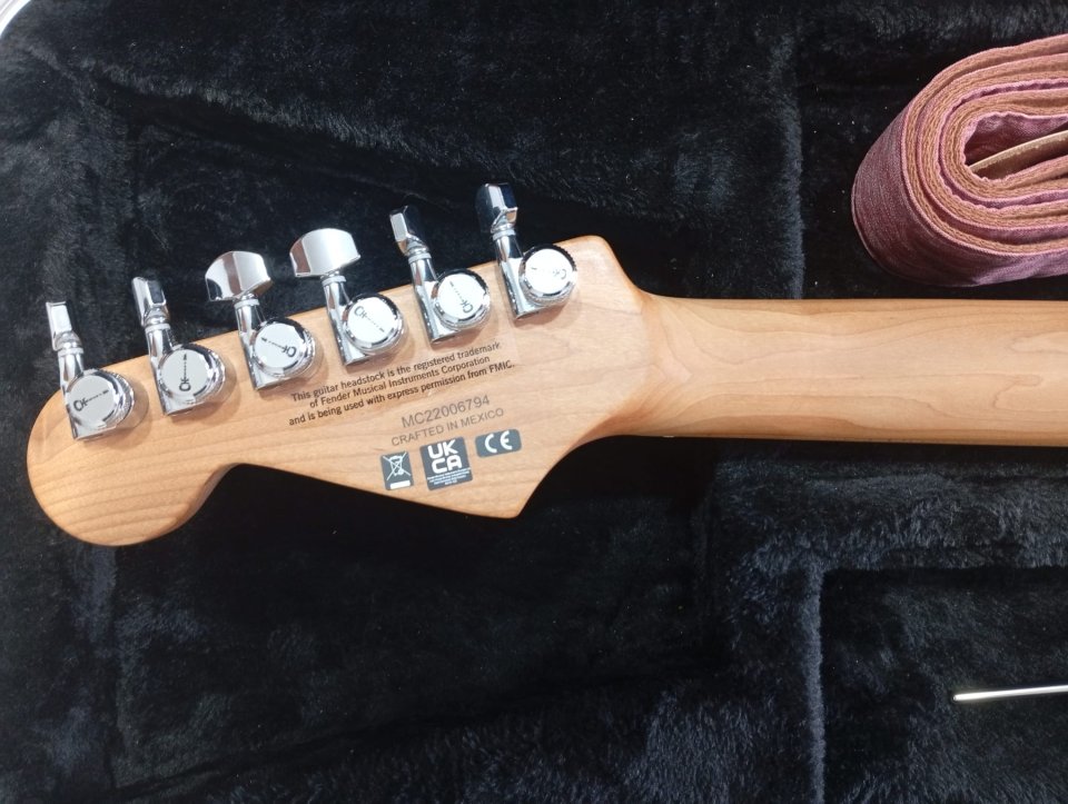 Charvel Pro-Mod DK24 HH 2PT CM Burgundy Mist + estuche original Charvel de segunda mano · Foto 7 de 10 · A Coruña · 780 €