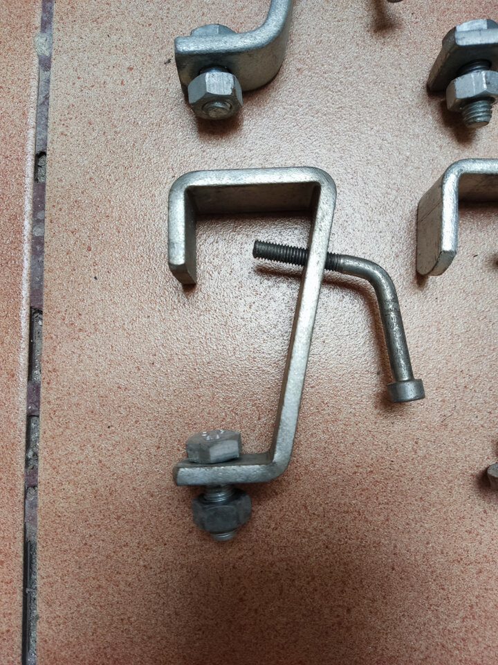 Miniabrazadera para foco