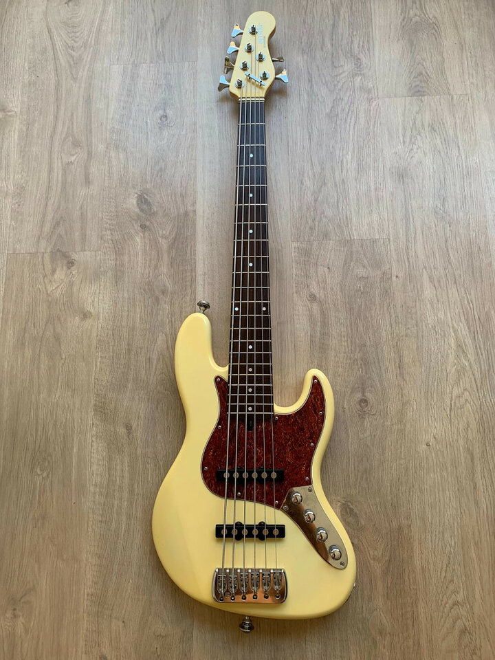 Bajo Clover Aperion 6 Classic