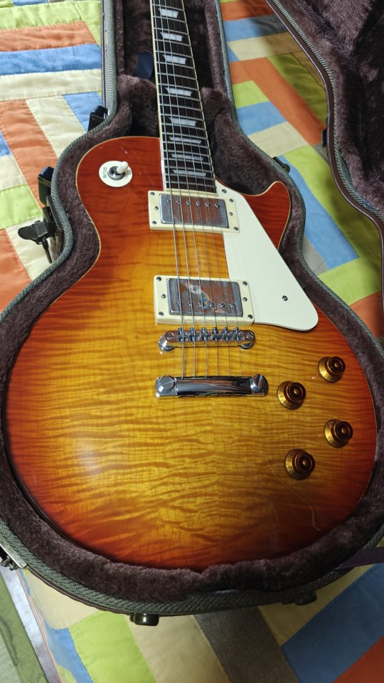 Tokai ALS68 con mejoras y estuche rígido