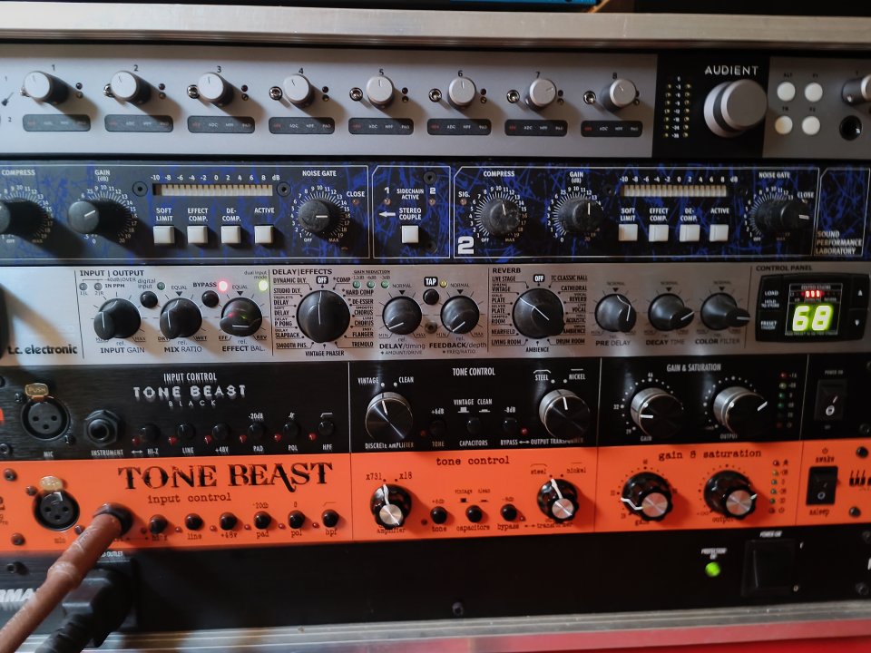 TC Electronic M350 Reverbs/Multiefectos