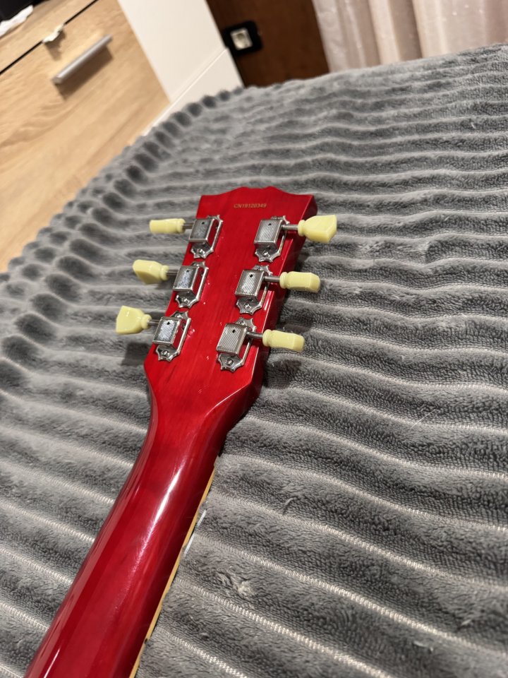 Tokai Tokai love rock Through Red