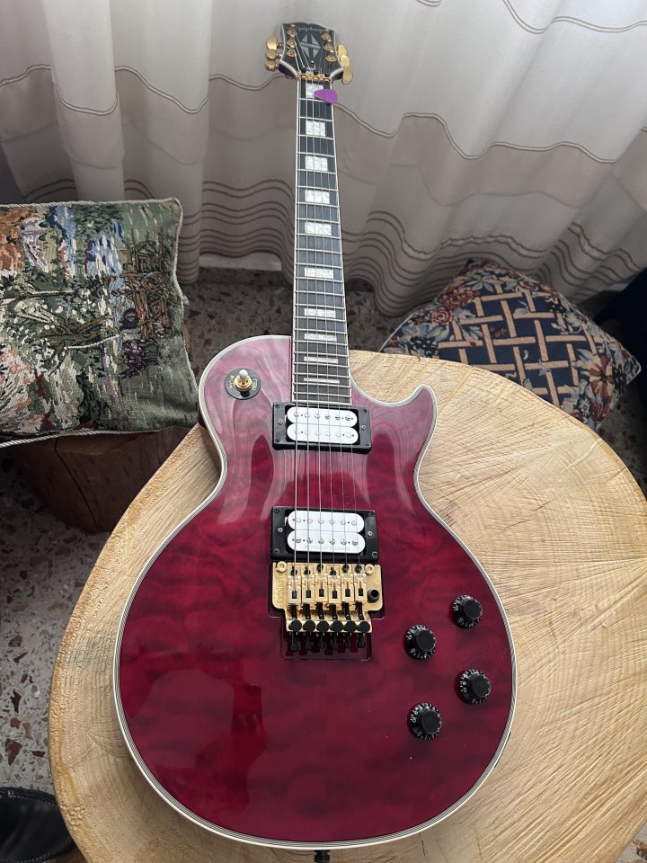 Epiphone Alex Lifeson Les Paul Custom Axcess Ruby de segunda mano · Foto 2 de 9 · Valencia · 900 €