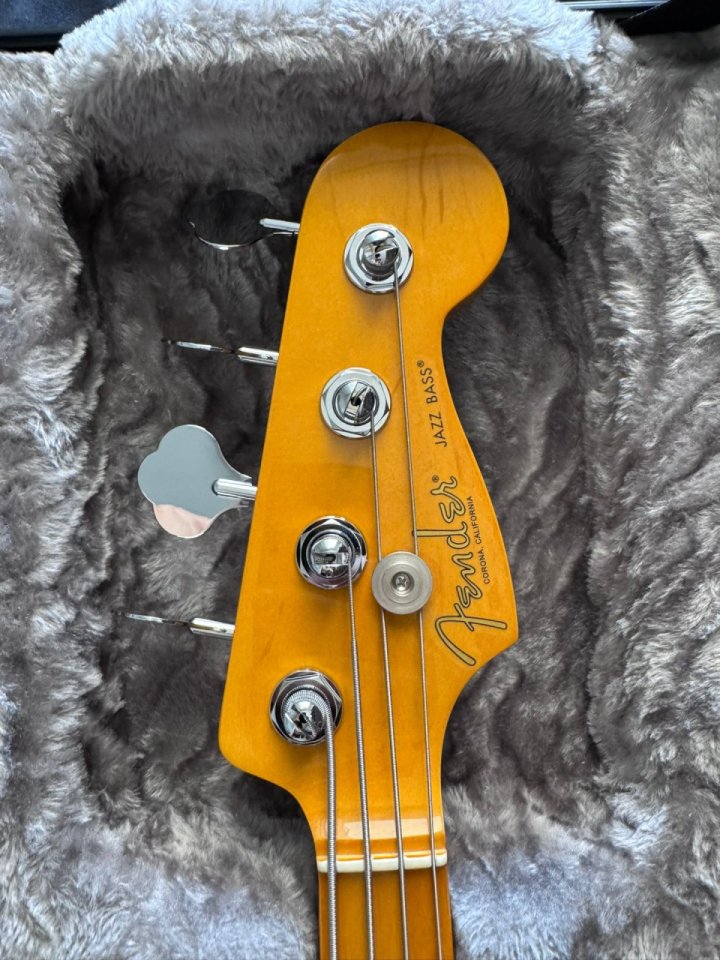 Bajo Fender American Professional 2 Jazz de segunda mano · Foto 4 de 10 · Valencia · 1750 €