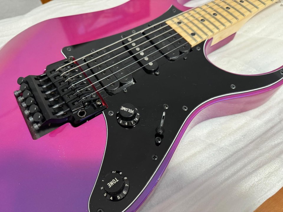 Ibanez RG550 PN Genesis Purple Neon - IMPECABLE - Solo Venta, NO Cambios. de segunda mano · Foto 3 de 10 · Madrid · 700 €