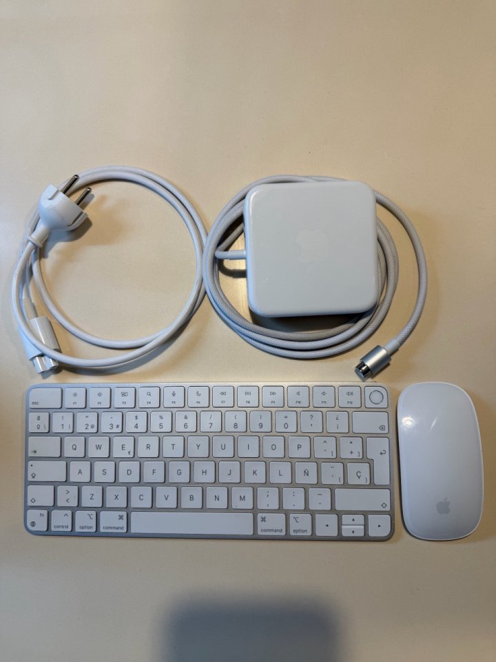 iMac 24” 2021 • 16 gb RAM • 512 gb