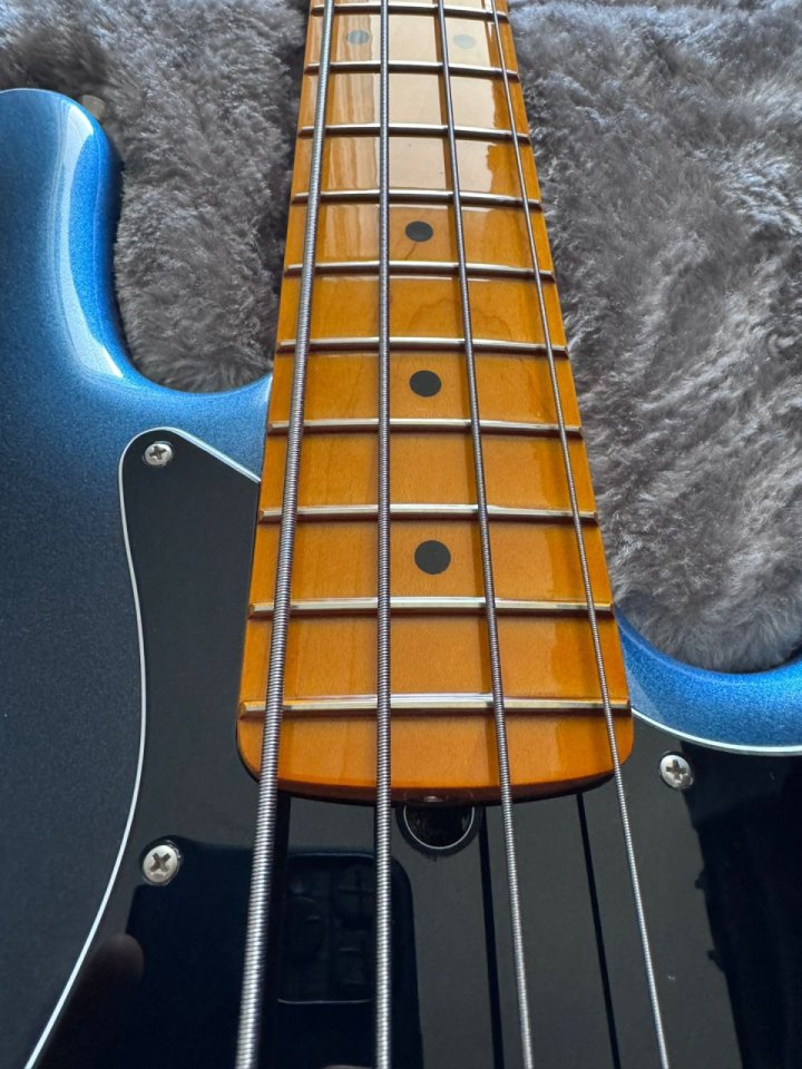 Bajo Fender American Professional 2 Jazz de segunda mano · Foto 6 de 10 · Valencia · 1750 €