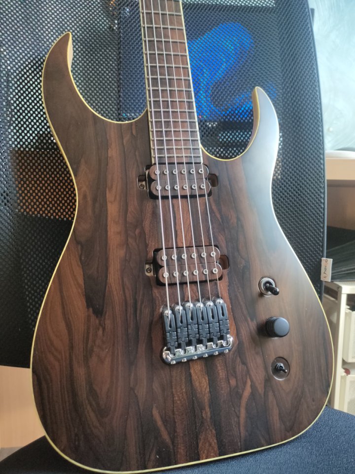 Rusti Paradox Ziricote (superstrato de boutique)