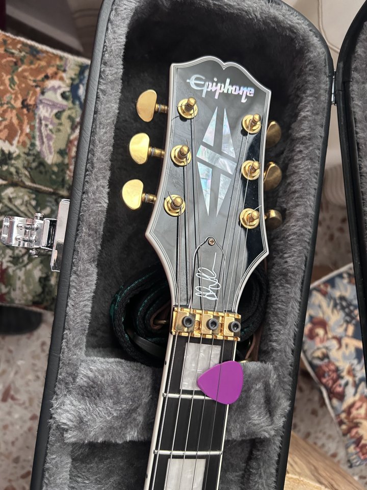 Epiphone Alex Lifeson Les Paul Custom Axcess Ruby de segunda mano · Foto 7 de 9 · Valencia · 900 €