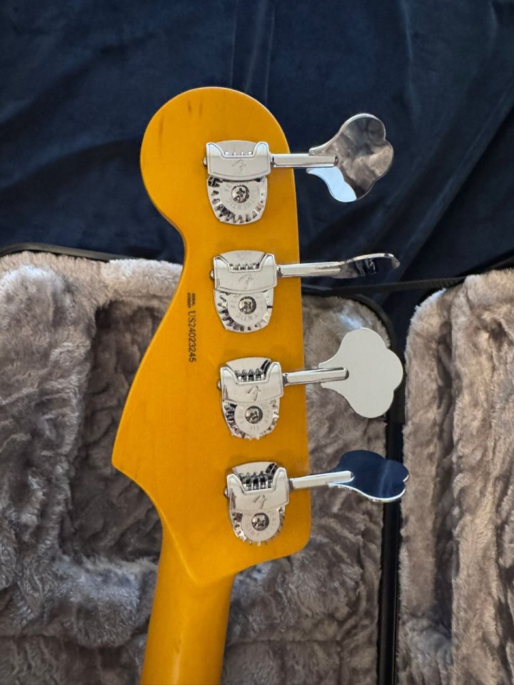 Bajo Fender American Professional 2 Jazz de segunda mano · Foto 9 de 10 · Valencia · 1750 €