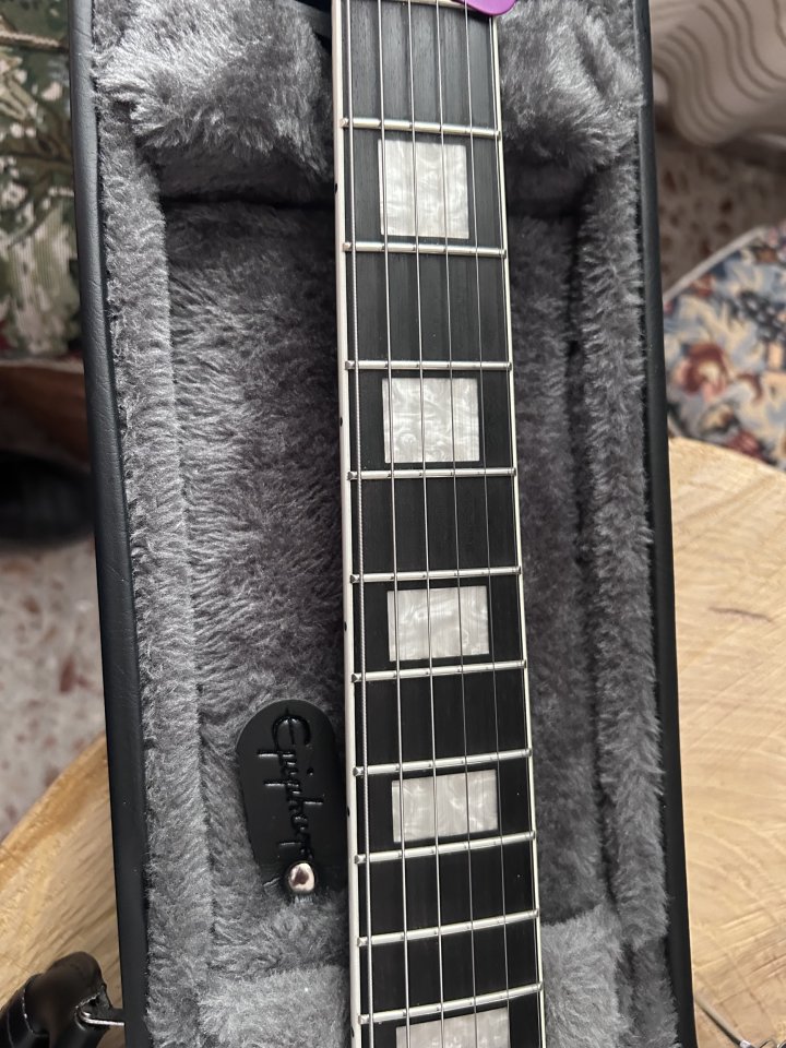 Epiphone Alex Lifeson Les Paul Custom Axcess Ruby de segunda mano · Foto 8 de 9 · Valencia · 900 €