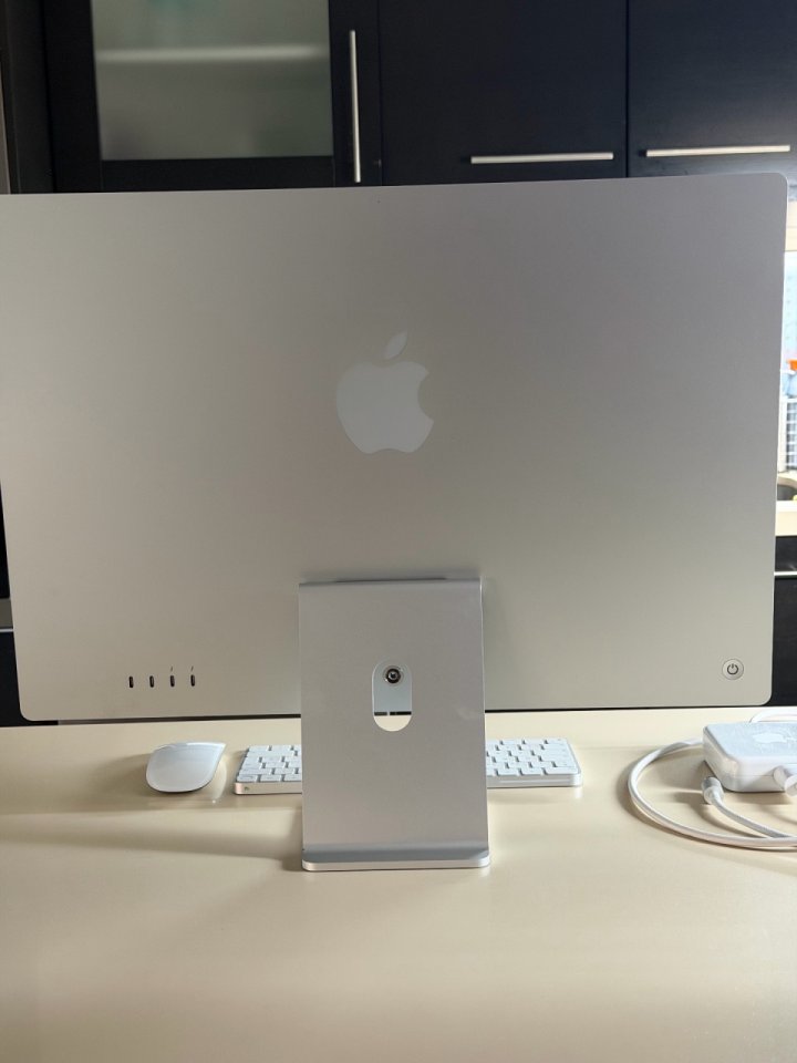 iMac 24” 2021 • 16 gb RAM • 512 gb