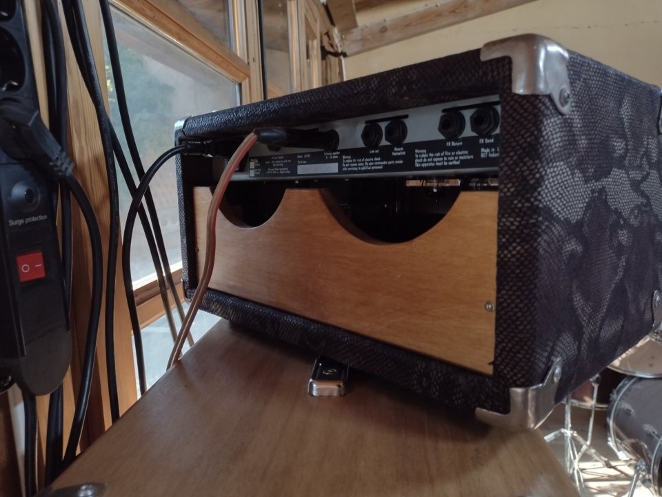 laney LC15r h + 1x12 x guitarra de segunda mano · Foto 3 de 4 · Lleida