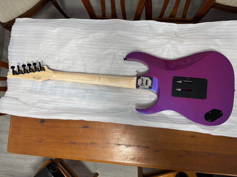 Ibanez RG550 PN Genesis Purple Neon - IMPECABLE - Solo Venta, NO Cambios. de segunda mano · Foto 8 de 10 · Madrid · 700 €