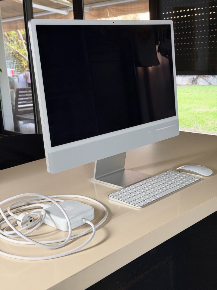 iMac 24” 2021 • 16 gb RAM • 512 gb