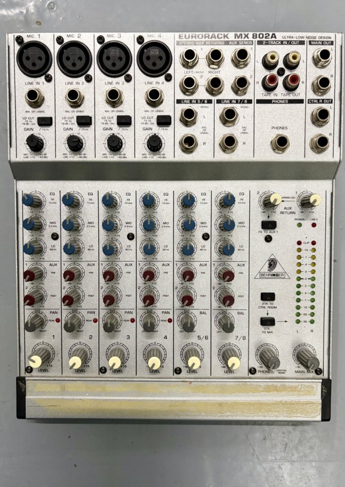 Mesa de Mezclas Behringer Eurorack MX802A
