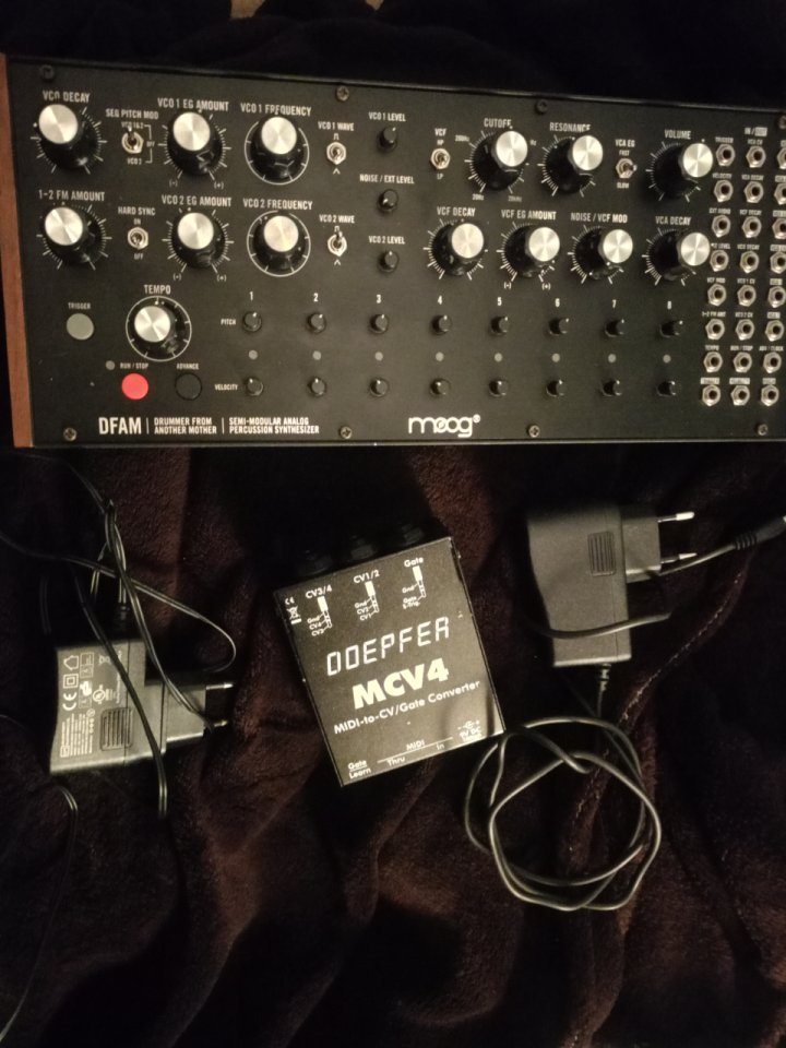 Moog dfam sintetizador percusión