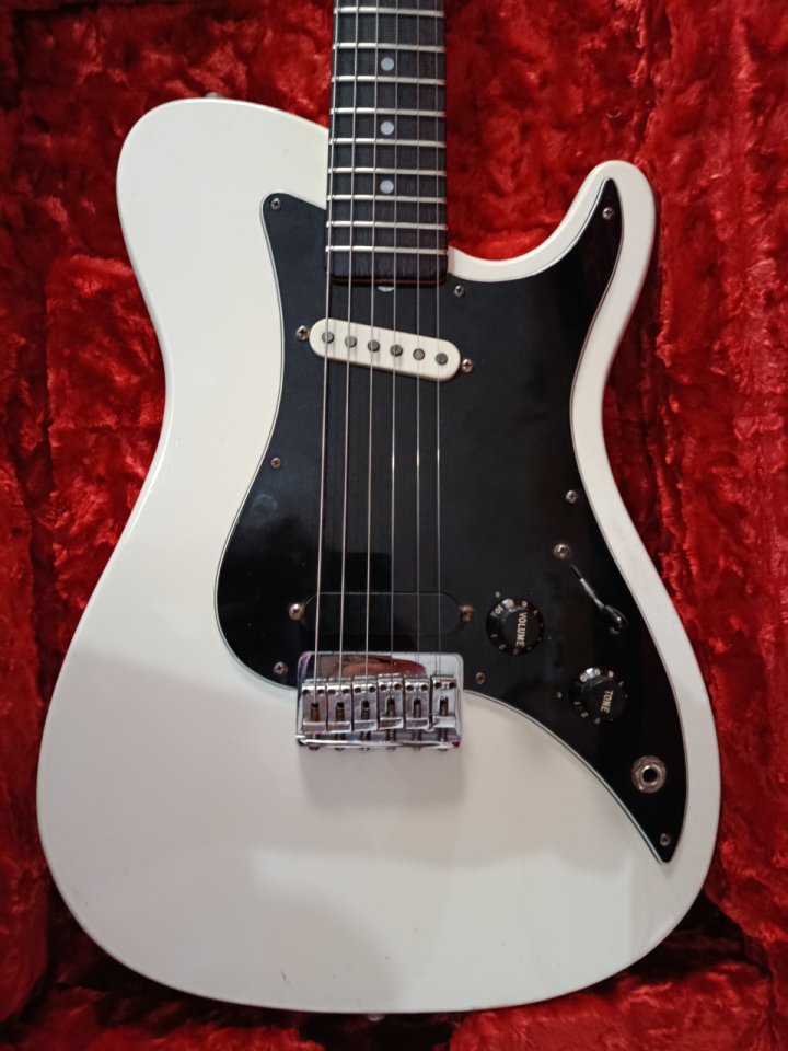 Guitarra eléctrica Fender Bullet Americana 1981 de segunda mano · Foto 2 de 10 · Alicante · 800 €