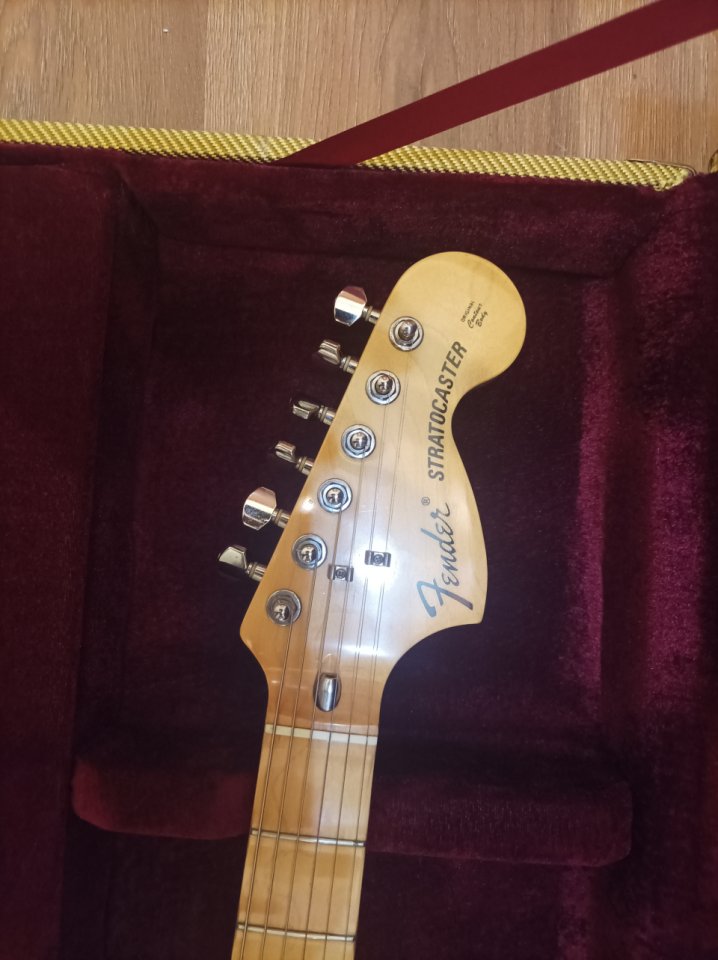 Guitarra Fender Stratocaster 70 Made in Japan 1991 de segunda mano · Foto 3 de 3 · Badajoz · 1250 €