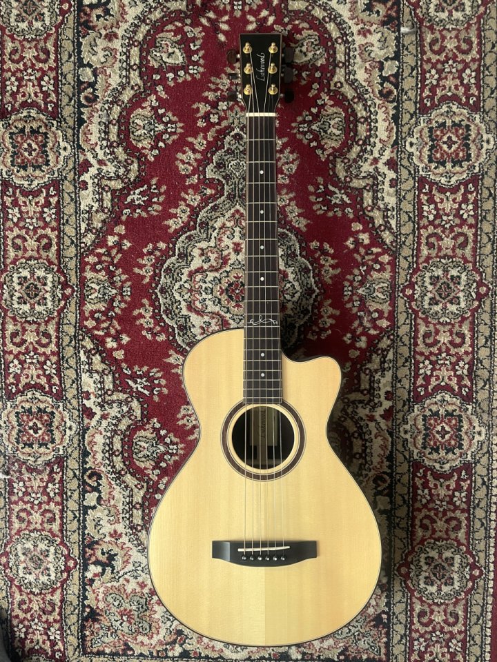 o Cambio, Acustica Lakewood C-31 Custom tamaño Concert OO Parlor de segunda mano · Foto 5 de 10 · Barcelona · 1650 €