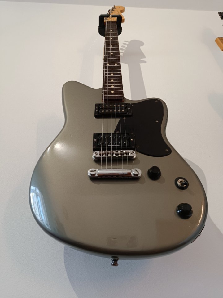 Fender Toronado Highway One Chrome Silver