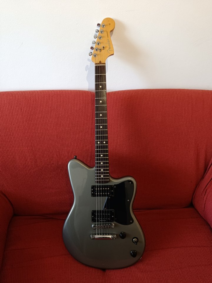 Fender Toronado Highway One Chrome Silver