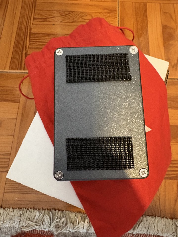 Dominion Electric Faceless Fuzz Silicon TI BC183L de segunda mano · Foto 2 de 8 · A Coruña · 400 €