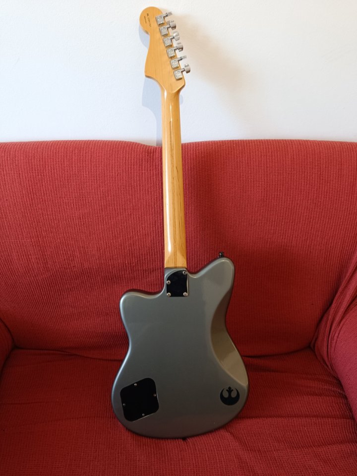 Fender Toronado Highway One Chrome Silver