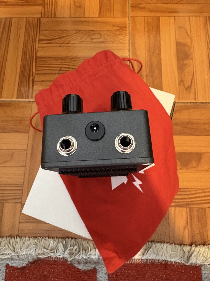 Dominion Electric Faceless Fuzz Silicon TI BC183L de segunda mano · Foto 3 de 8 · A Coruña · 400 €